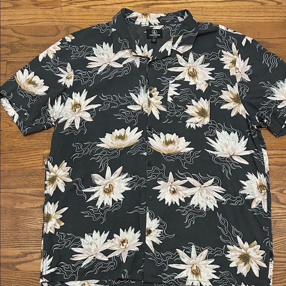 Volcom Other - Volcom Shaken Not Stirred Shirt Men’s XXL Gray Short Sleeved Floral Resort Wear